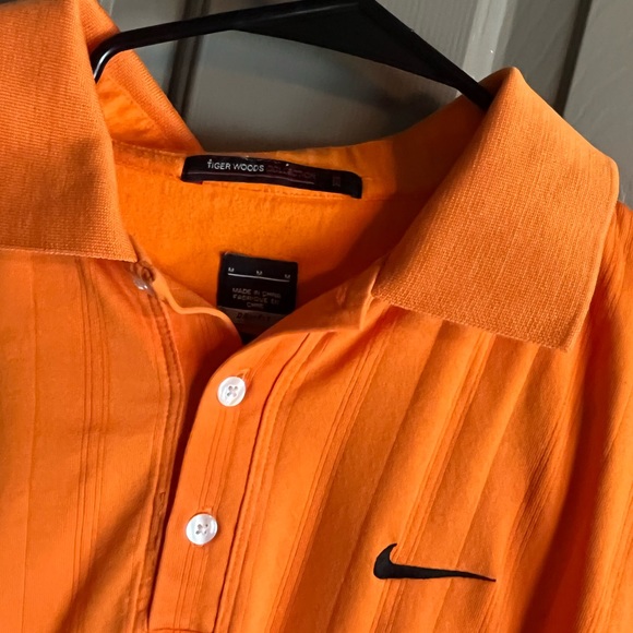 Vintage Tiger Woods Polo. Size medium - Picture 3 of 3
